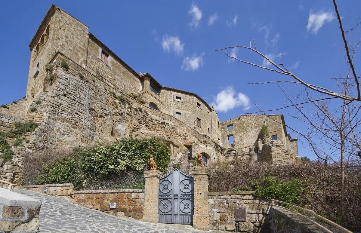 Civita di Bagnoregio e Bomarzo: quale borgo visitare prima?