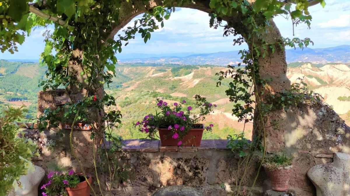 Il Giardino del Poeta a Civita di Bagnoregio: un angolo romantico